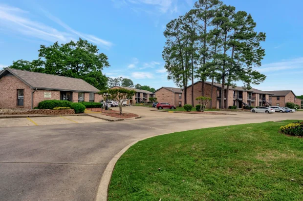 Green Trails Apartments Banner 1