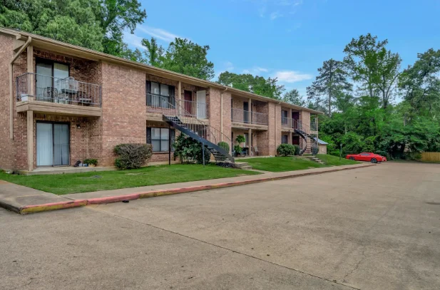 Green Trails Apartments Banner 2