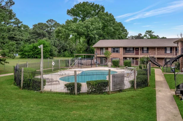 Green Trails Apartments Banner 3