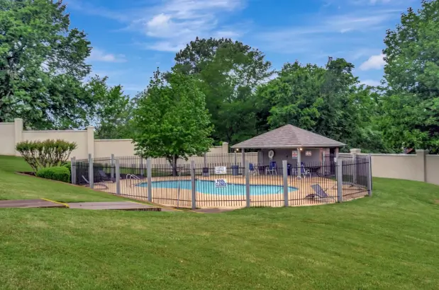 Hollyview Apartments Banner 2