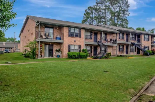 Hollyview Apartments Banner 3